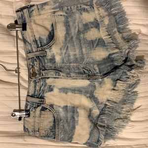 High wasted white wash denim cut off shorts